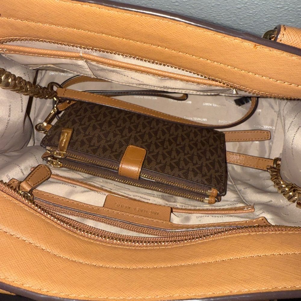 Michael Kors Signature MK Tote & Wallet Set - Picture 5 of 6